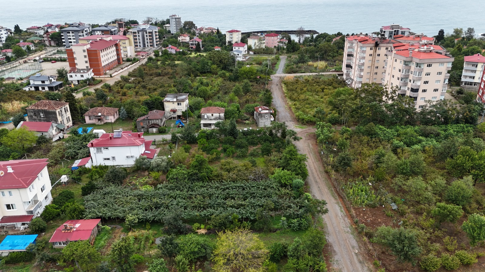 MABEL GAYRİMENKUL/BEŞİKDÜZÜ/ADACIK 4 KAT İMARLI VİLLALIK ARSA